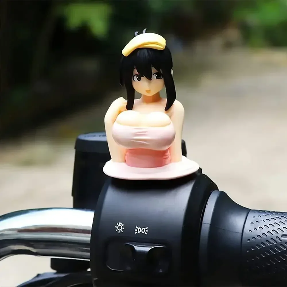 Car Accessories Girl - ตุ๊กตาอนิเมะเซ็กซี่สั่นหน้าอก ของตกแต่งภายในคอนโซลรถยนต์ สำหรับเด็กหญิงเด็กชาย คานาโกะ ของตกแต่งรถยนต์ WORLDKPI