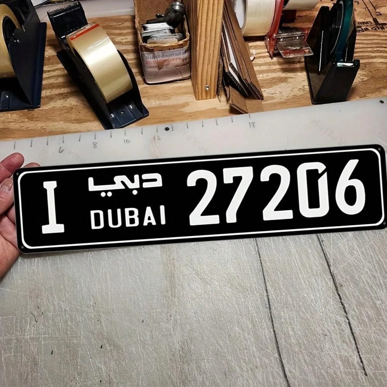 Car Accessories In Dubai - ป้ายถนนอลูมิเนียมแกะสลักลายดูไบ, ของตกแต่งกลางแจ้งกันสนิม, อุปกรณ์ตกแต่งรถยนต์สุดหรู และชุดของขวัญสำหรับบ้านในวันหยุด